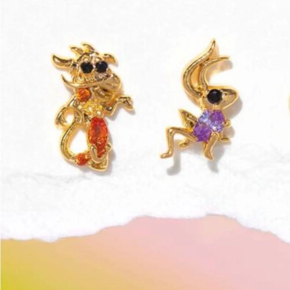 “Grasshopper & Praying Mantis” Cartoon Bug Insect Mismatched Tiny 18K Gold Studs